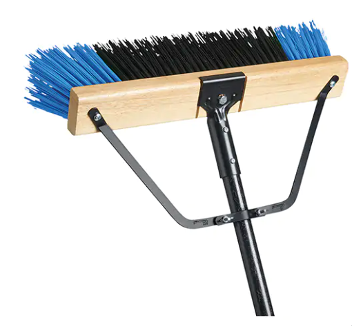 Balai-brosse grossier Ryno avec manche renforcé poils en PVC 36"